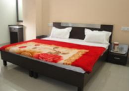 Budget Hotel Sukhmann International, Quneens Road